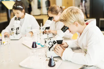 Science Club at Universeum 9-10 y/o