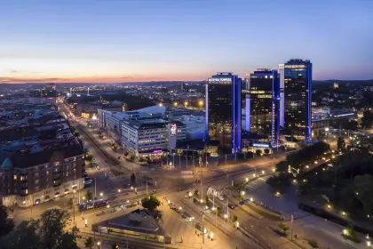 En bild över Korsvägen i Göteborg med Svenska mässan och Gothia Towers.